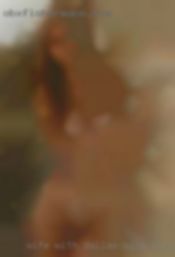Wife with good pussy kissing girlls Dallas single swinger.