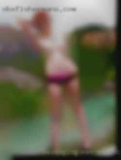 Women messaging men butt women over Wenatchee, Washington.